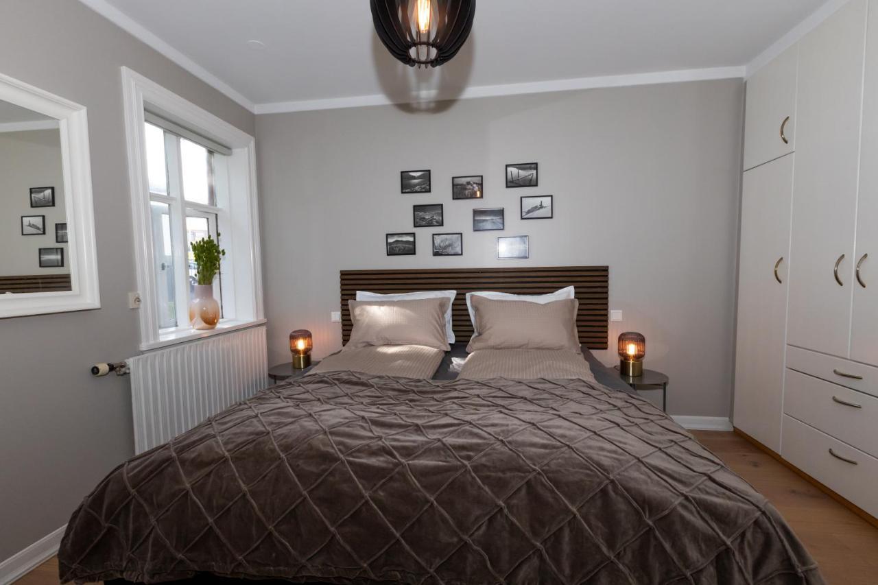 Lovely 2-Bedroom Apartment In 아퀴레이리 외부 사진
