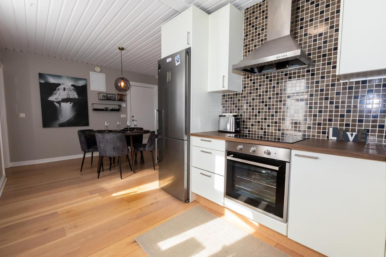 Lovely 2-Bedroom Apartment In 아퀴레이리 외부 사진