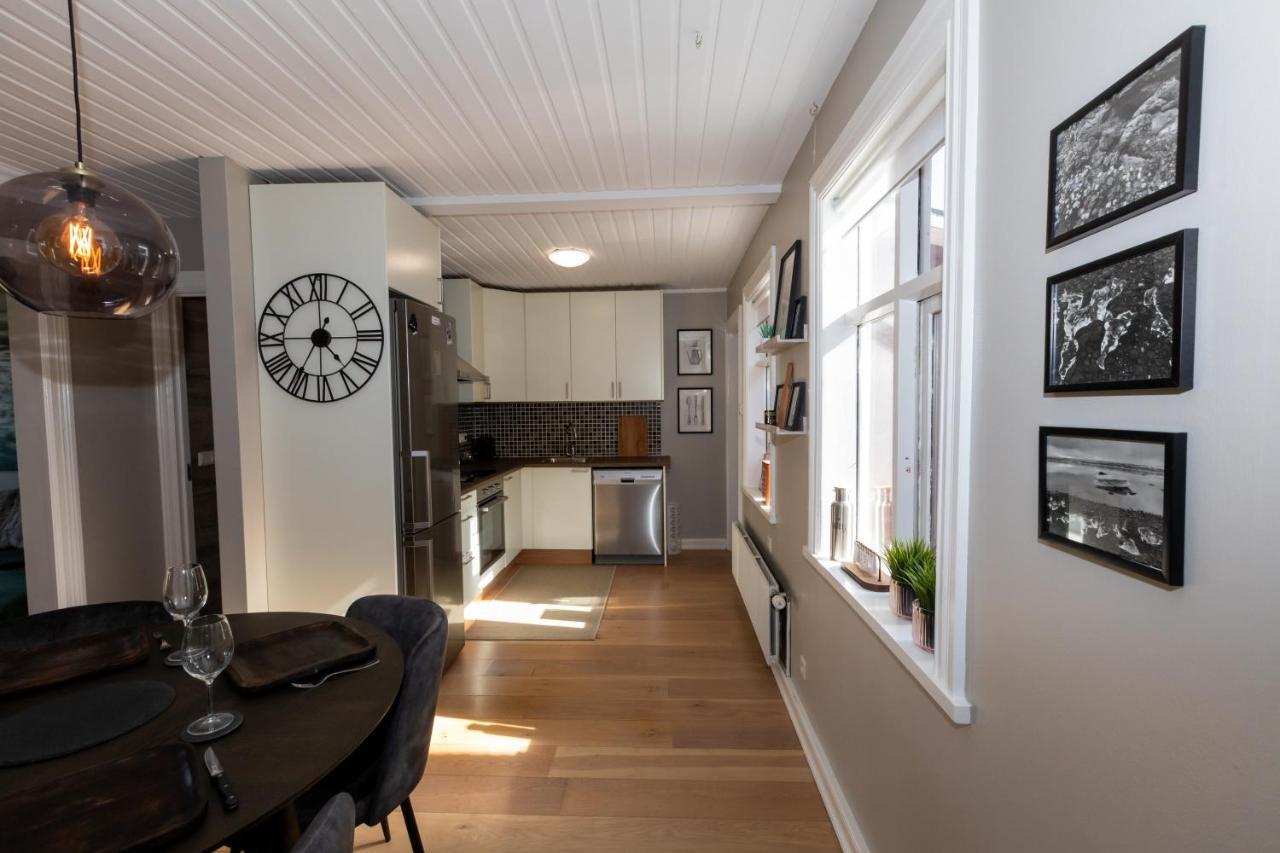 Lovely 2-Bedroom Apartment In 아퀴레이리 외부 사진